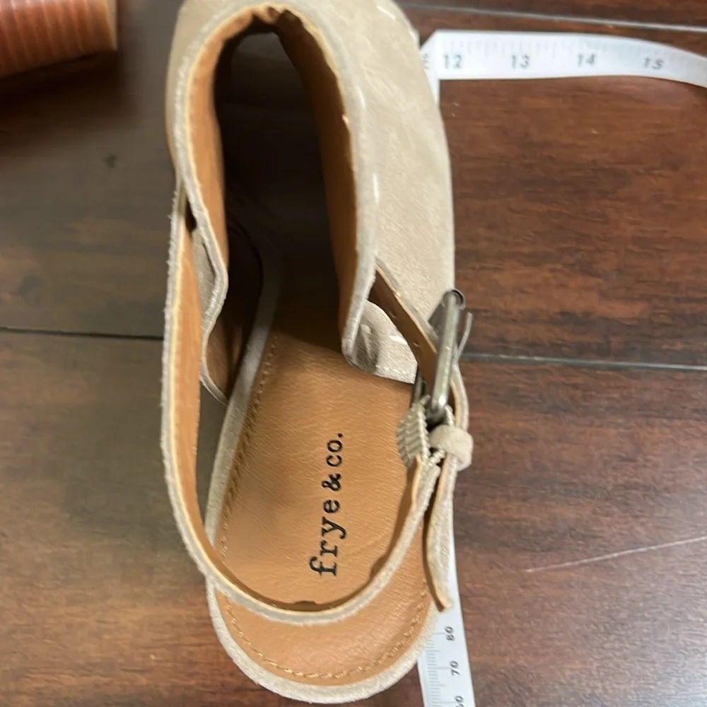 NWOB Frye & Co Donna Suede Peep Toe Ankle Booties in Ash Light Tan Size 11 Boho